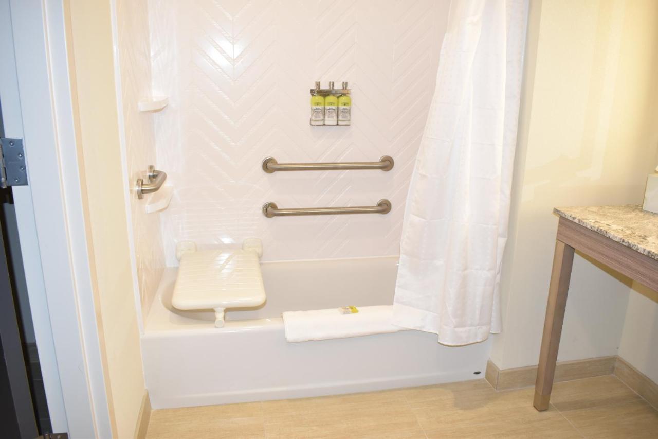 Holiday Inn - Kansas City - Northeast By Ihg Esterno foto