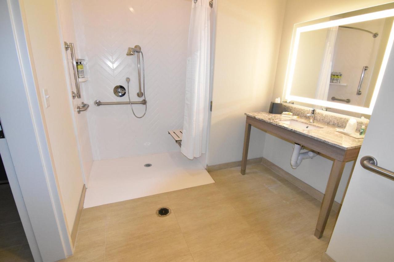 Holiday Inn - Kansas City - Northeast By Ihg Esterno foto
